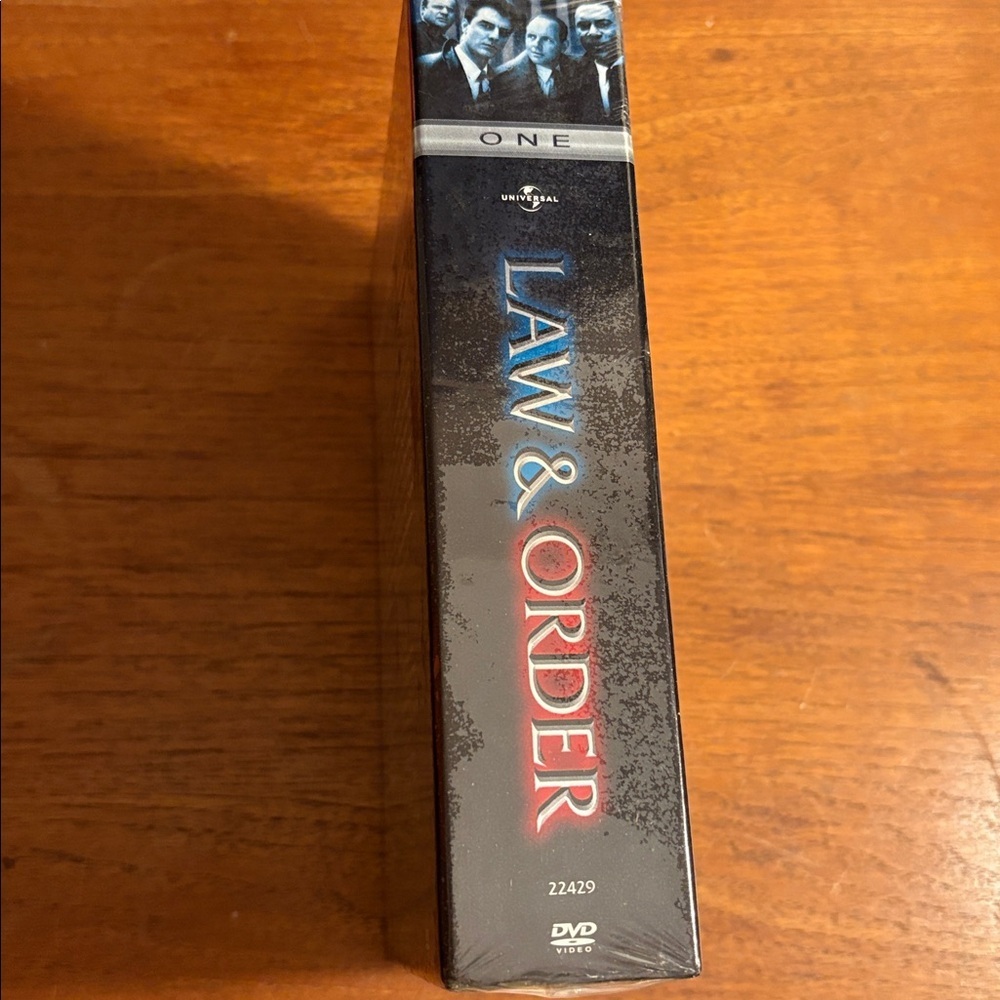 2002 Law & Order The First Year DVD Collection 22 Episode Box Set 6 Discs Sealed - Picture 8 of 17